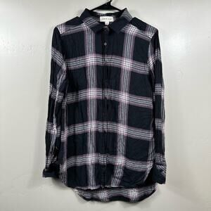Cloth & Stone Women’s Button up Flannel Size Medium - Black and Purple Plaid